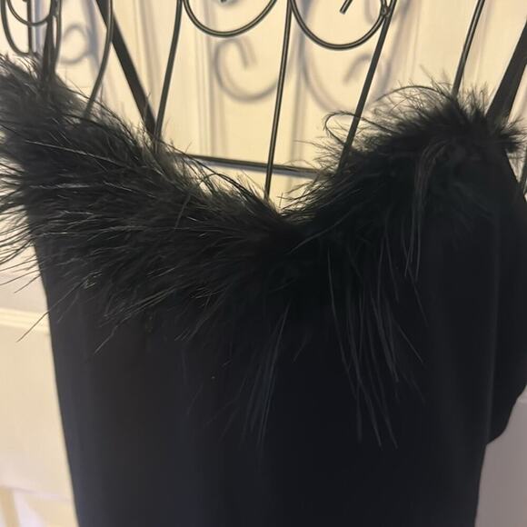 feathered black tank top - Picture 2 of 5